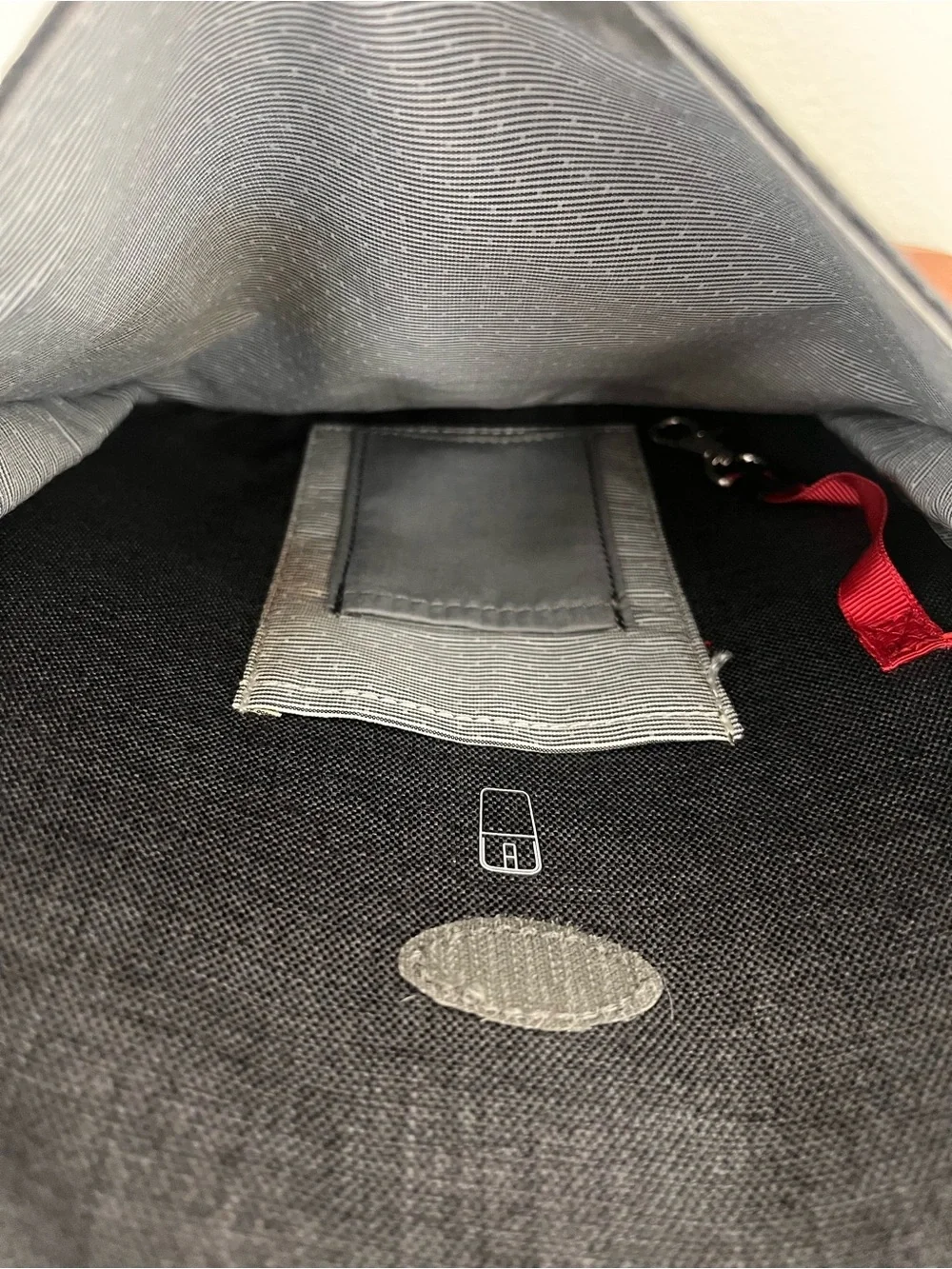 Brenthaven Collins Vertical Messenger Bag for Surface Pro